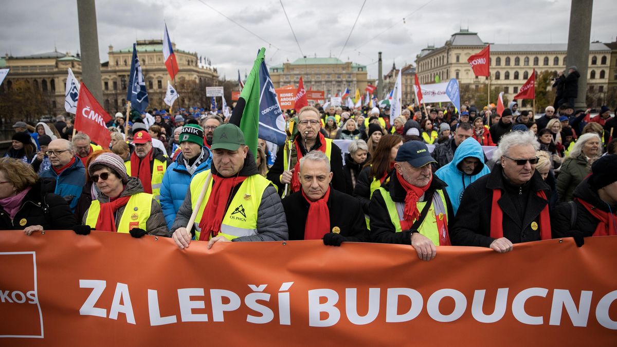 Kvůli plánu zrušit zaručené mzdy si chtějí odbory stěžovat u Evropské komise